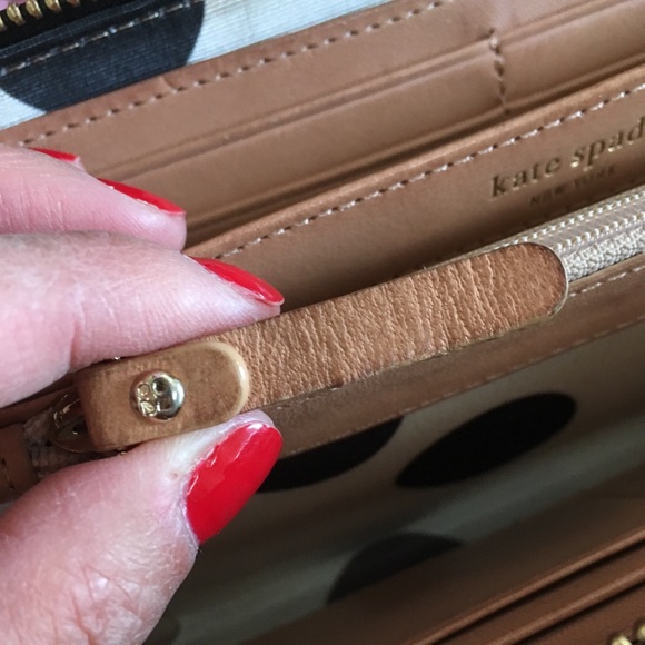 Black patent Kate Spade wallet ♠️ - Picture 4 of 6